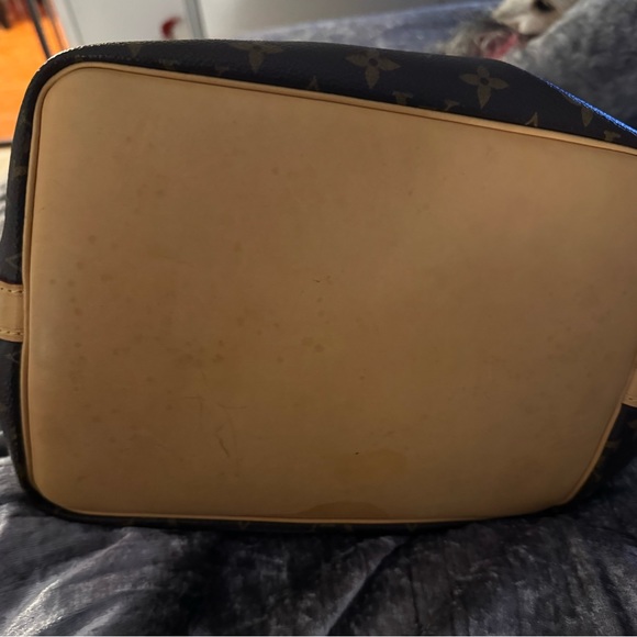 Louis Vuitton Handbag - Picture 3 of 4